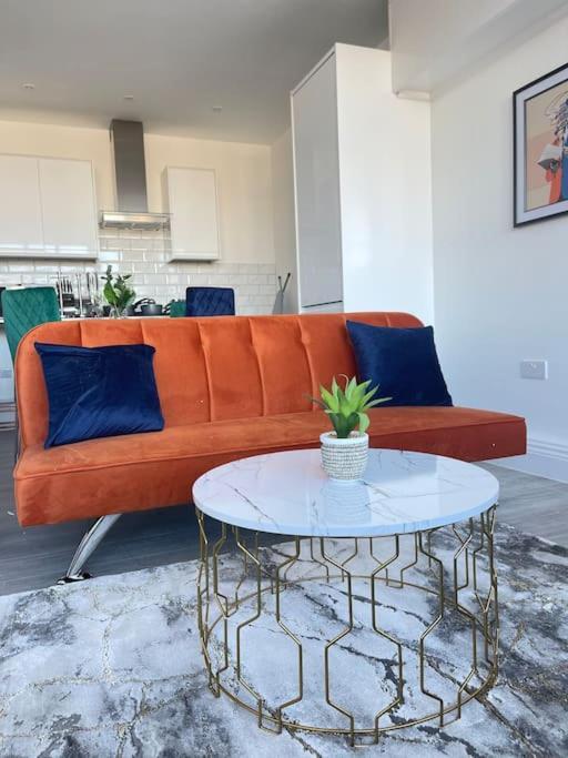 1 Bedroom Apartment - Flitwick - Contractor Friendly - Tourist Ready - Full Kitchen - Wifi - Smart Tv - Sofa Bed - Free Parking - Ideal For Short Or Long Stays Экстерьер фото