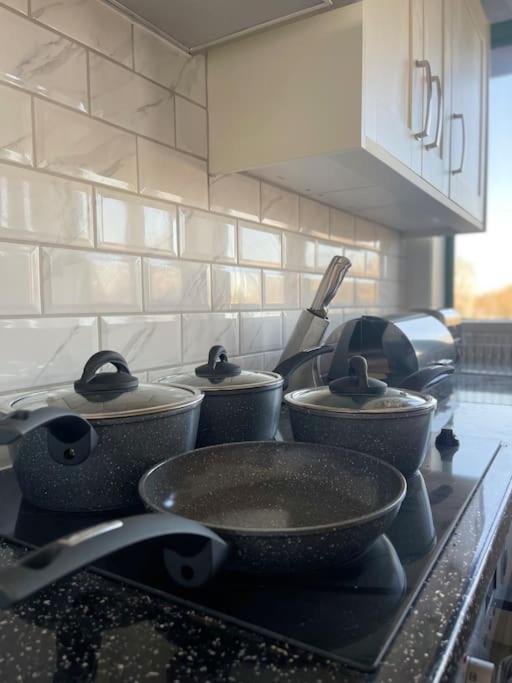 1 Bedroom Apartment - Flitwick - Contractor Friendly - Tourist Ready - Full Kitchen - Wifi - Smart Tv - Sofa Bed - Free Parking - Ideal For Short Or Long Stays Экстерьер фото