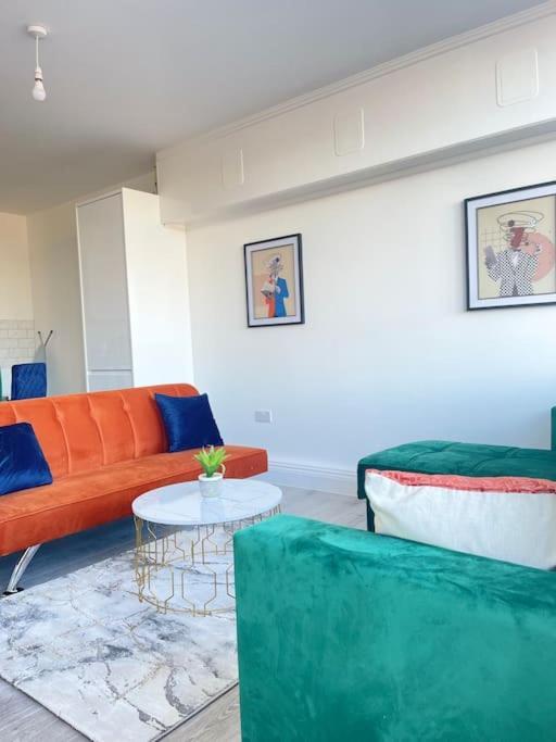 1 Bedroom Apartment - Flitwick - Contractor Friendly - Tourist Ready - Full Kitchen - Wifi - Smart Tv - Sofa Bed - Free Parking - Ideal For Short Or Long Stays Экстерьер фото