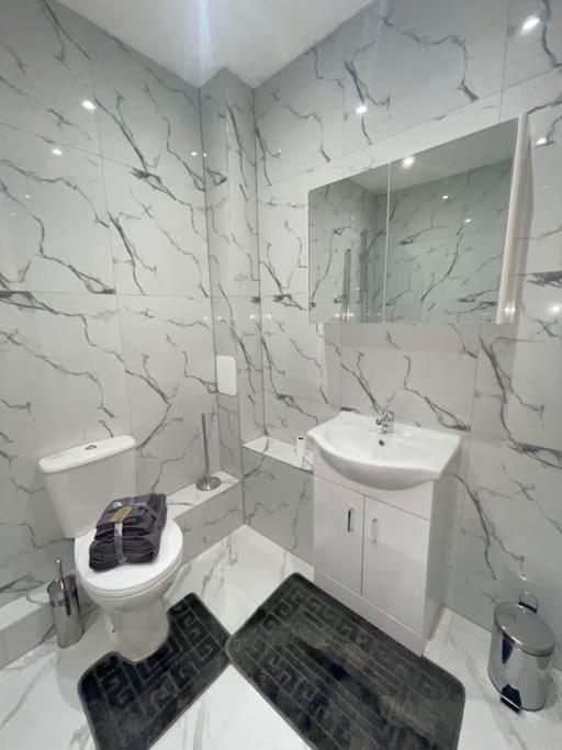 1 Bedroom Apartment - Flitwick - Contractor Friendly - Tourist Ready - Full Kitchen - Wifi - Smart Tv - Sofa Bed - Free Parking - Ideal For Short Or Long Stays Экстерьер фото